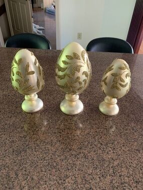 New in Box Set 3 Gold Christmas Orbs